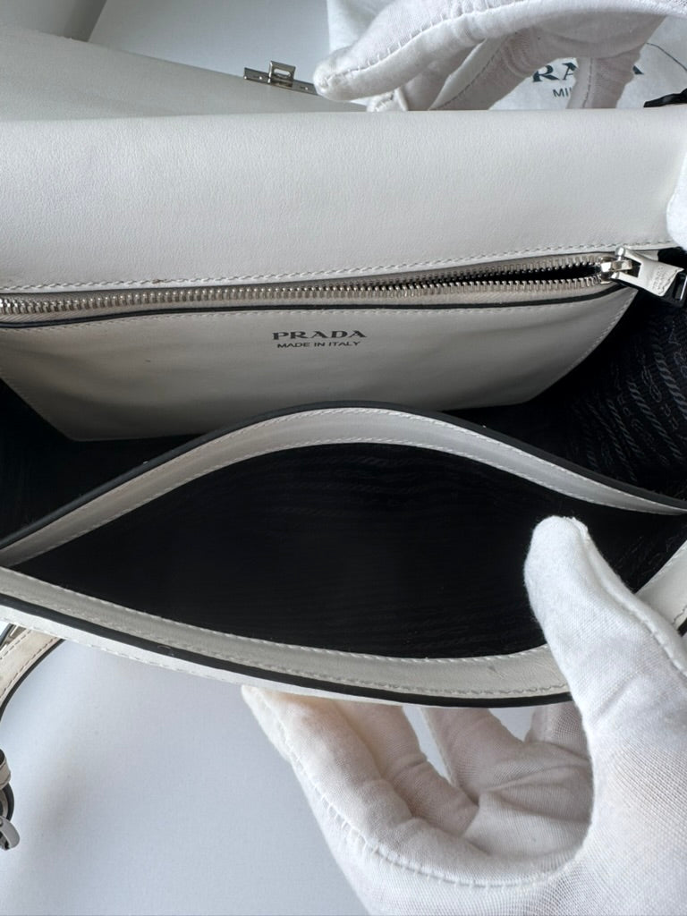 Prada - Elektra crossbody tissue with metal