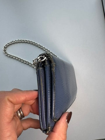 Louis Vuitton - EPI Blue Leather Zippy Wallet w/ comp. Chain