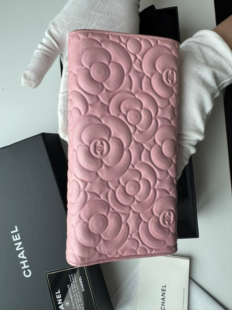 Chanel - Pink - soft leather - Long Wallet w/comp, chain, Full set. COA