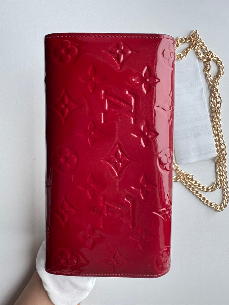 Louis Vuitton - Vernis red leather - Long wallet w/comp, chain