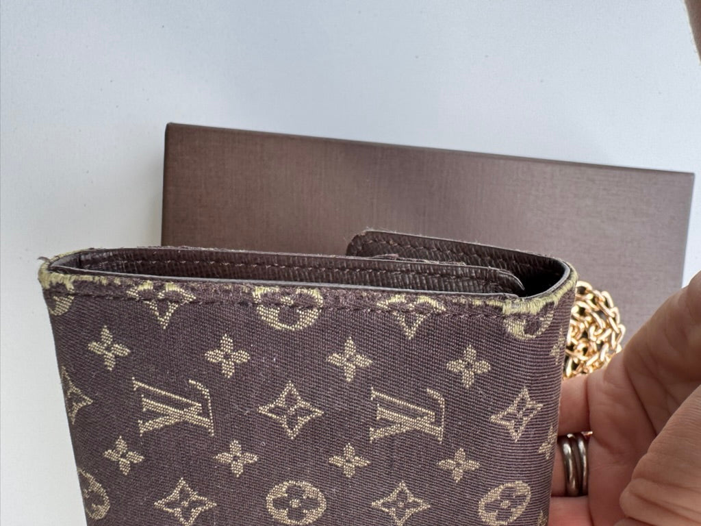 Louis Vuitton - Monogram nvas/Leather Long Wallet w/ comp, Chain. Box included.