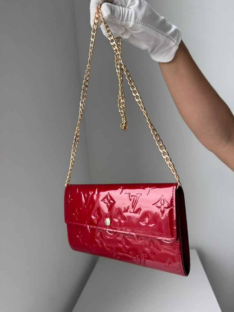 Louis Vuitton - Vernis red leather - Long wallet w/comp, chain