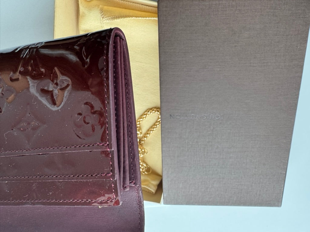 Louis Vuitton - SARA - Vernis Boungury Patent Leather - Long Wallet w/ comp, Chain. Full SET & COA
