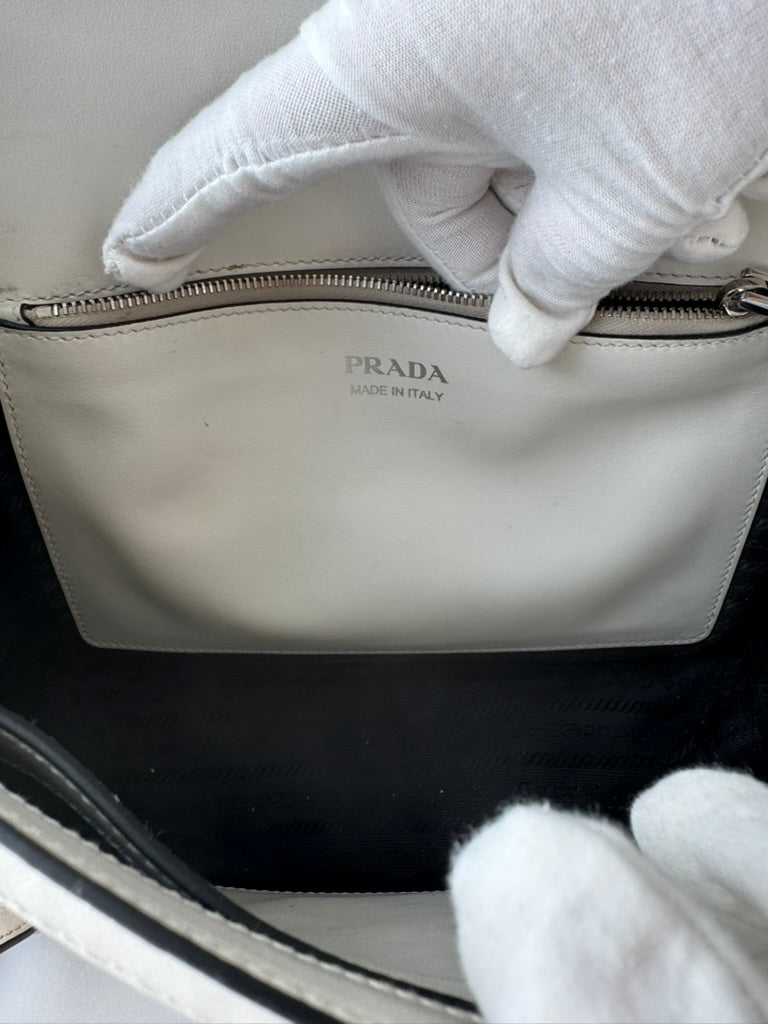 Prada - Elektra crossbody tissue with metal
