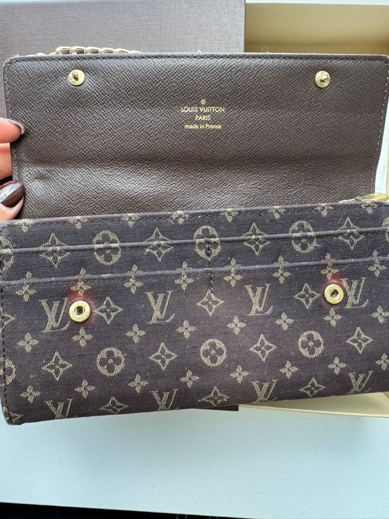 Louis Vuitton - Monogram nvas/Leather Long Wallet w/ comp, Chain. Box included.