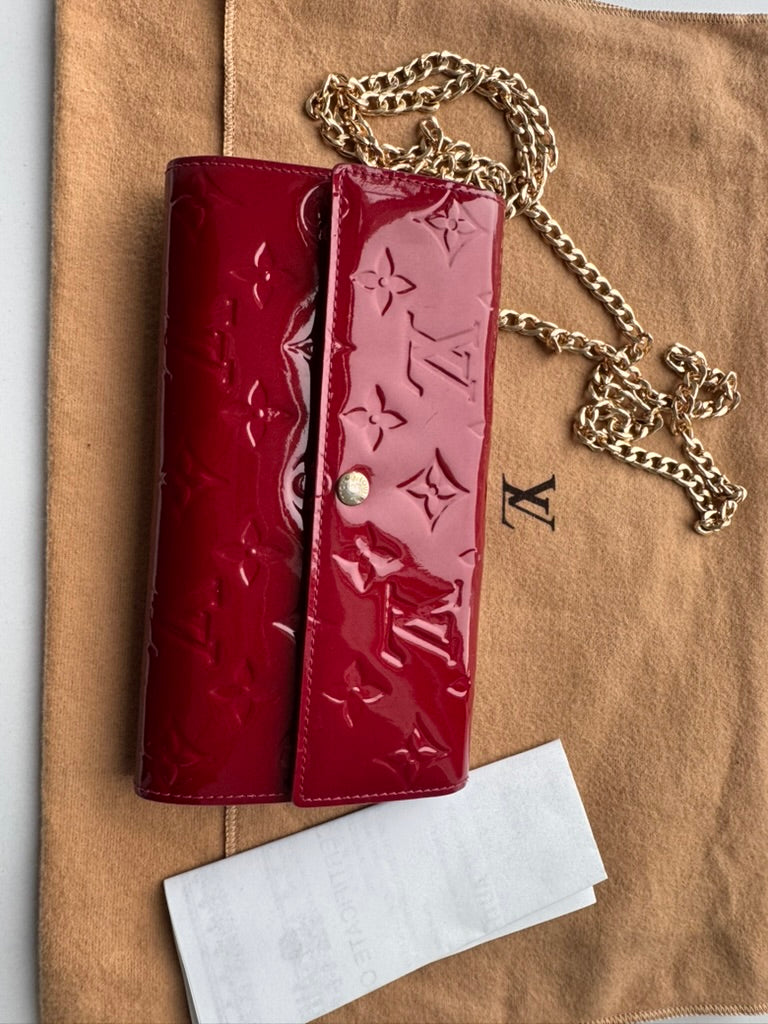 Louis Vuitton - Vernis red leather - Long wallet w/comp, chain