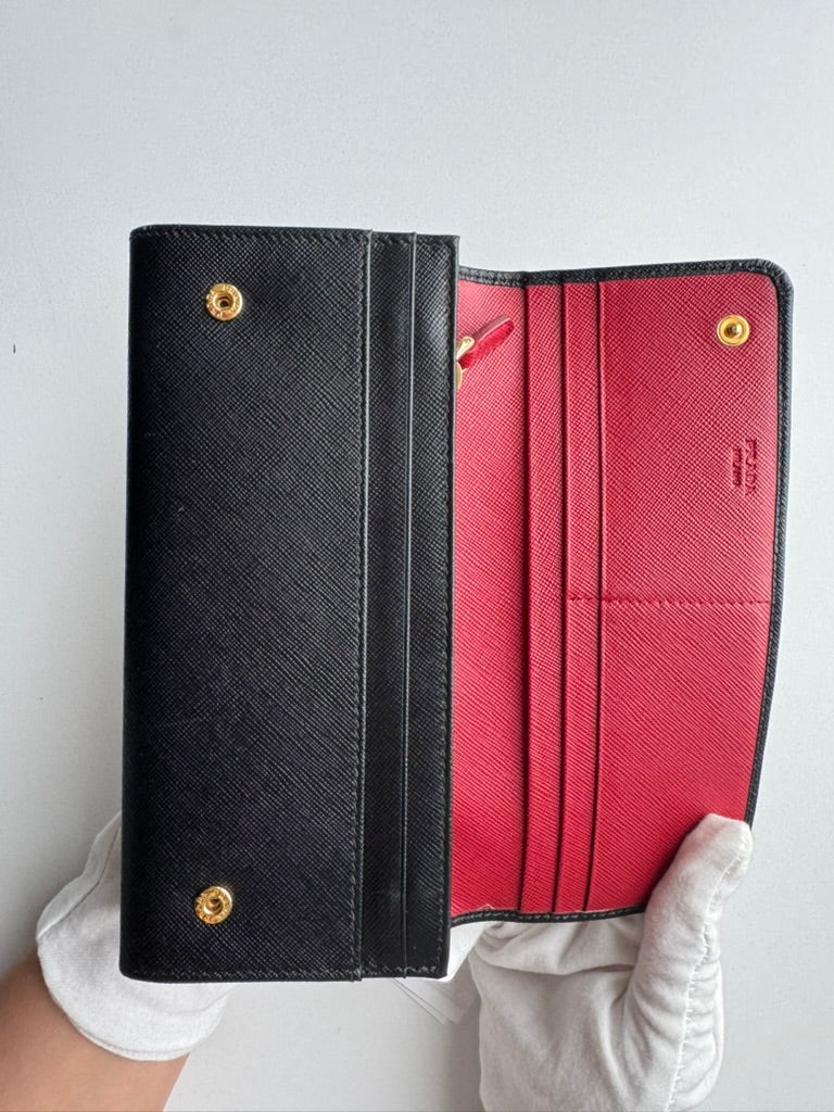 Prada - Black leather Long wallet w/ comp, chain