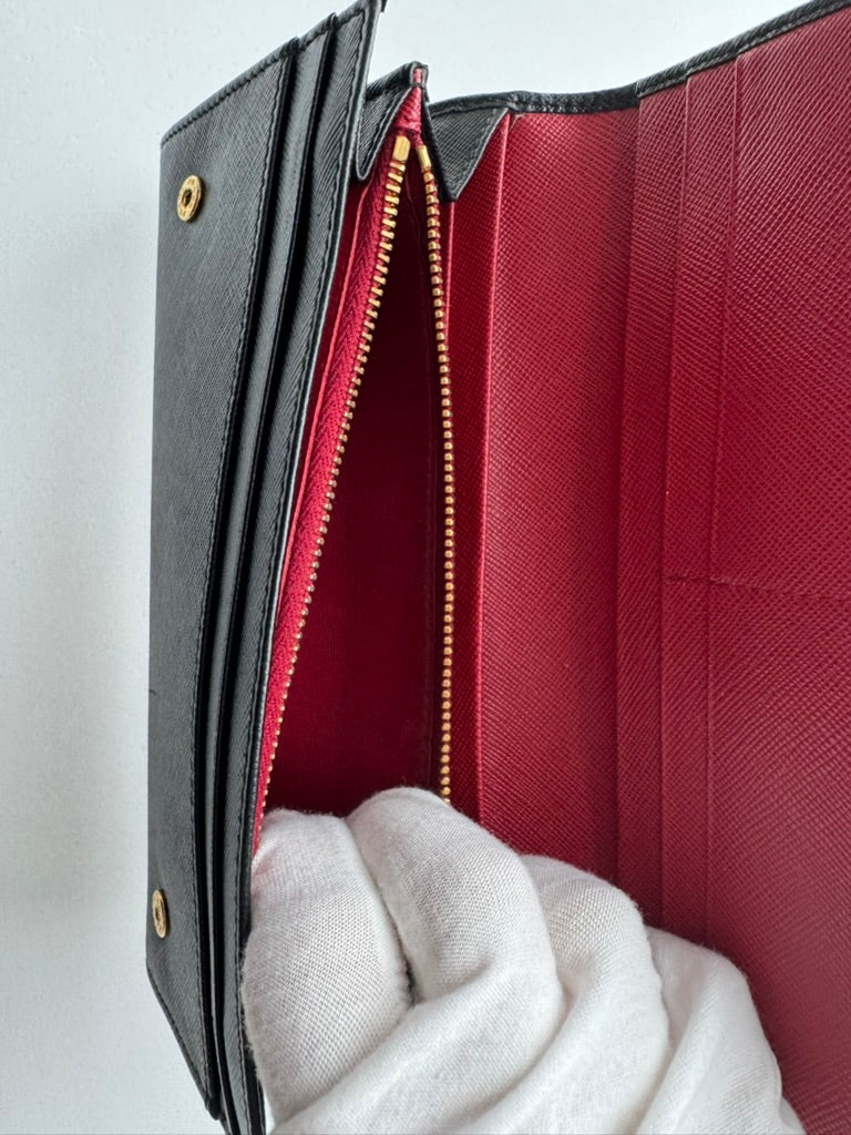 Prada - Black leather Long wallet w/ comp, chain