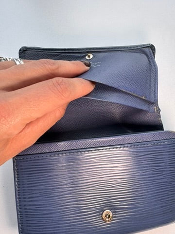 Louis Vuitton - EPI Blue Leather Zippy Wallet w/ comp. Chain