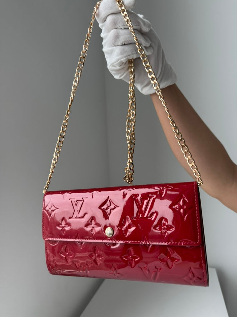 Louis Vuitton - Vernis red leather - Long wallet w/comp, chain