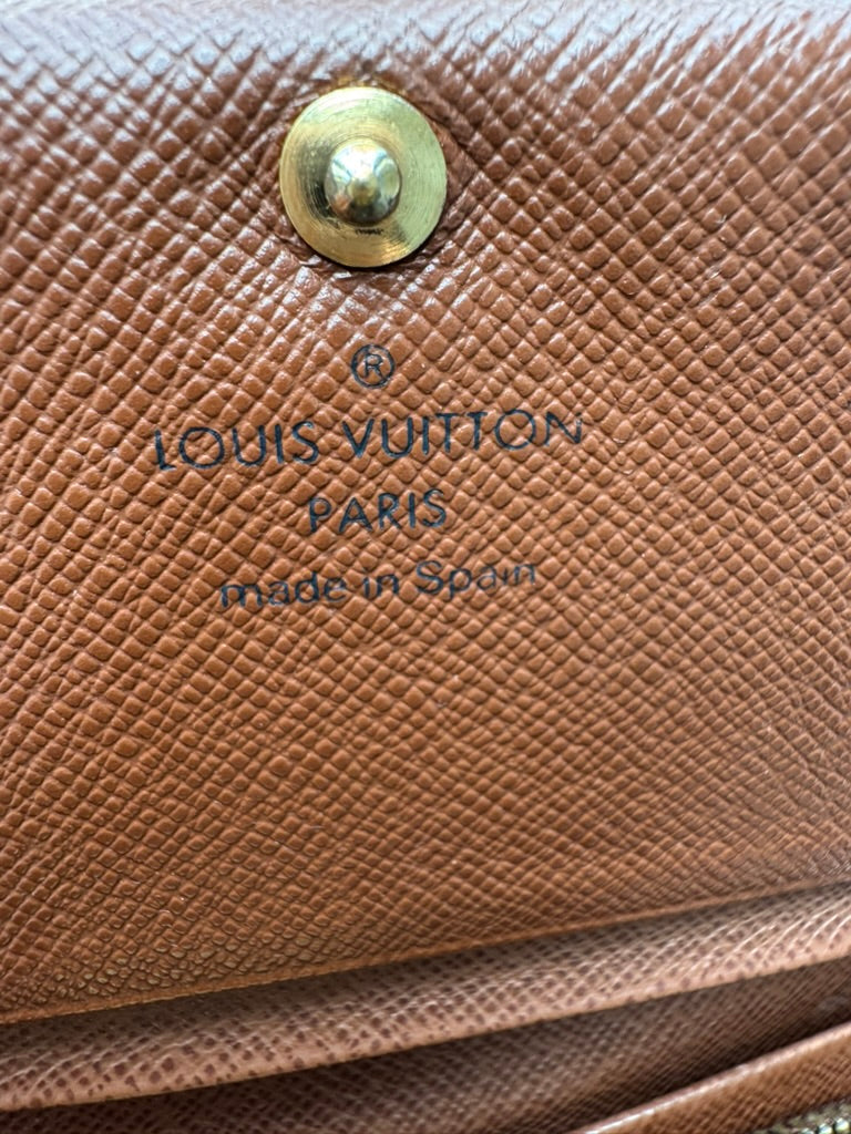 Louis Vuitton - Monogram Leather Long Wallet w/ comp, Mini Chain