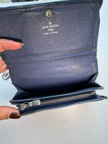 Louis Vuitton - EPI Blue Leather Zippy Wallet w/ comp. Chain