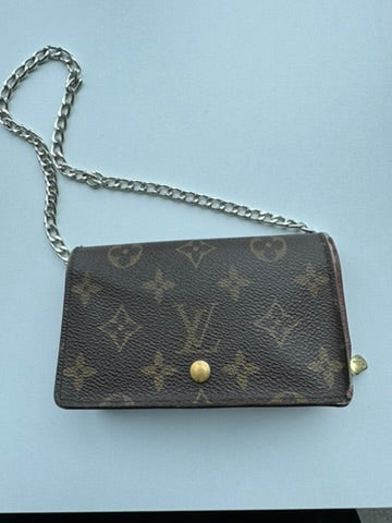 Louis Vuitton - Monogram Leather Wallet w/ comp. Mini Chain