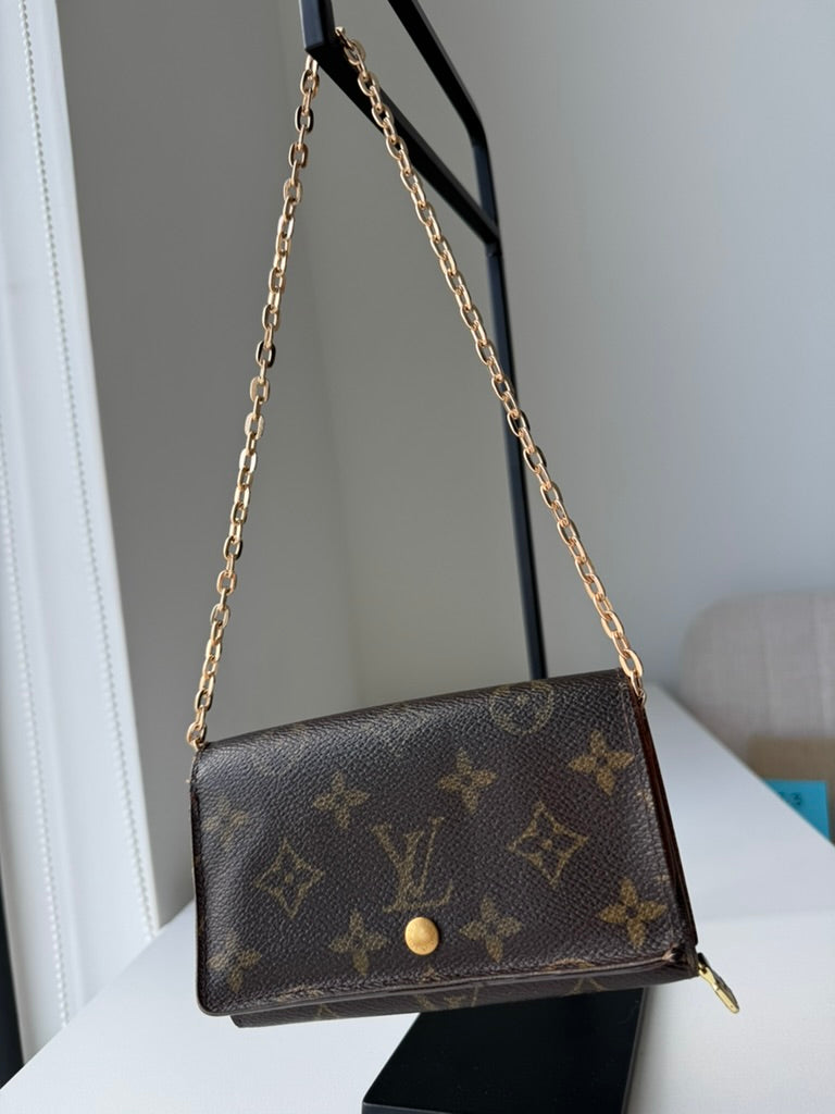 Louis Vuitton - Monogram Leather Long Wallet w/ comp, Mini Chain