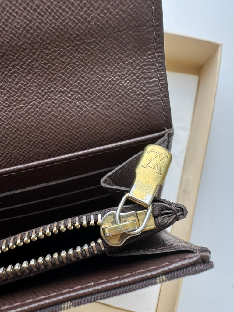 Louis Vuitton - Monogram nvas/Leather Long Wallet w/ comp, Chain. Box included.