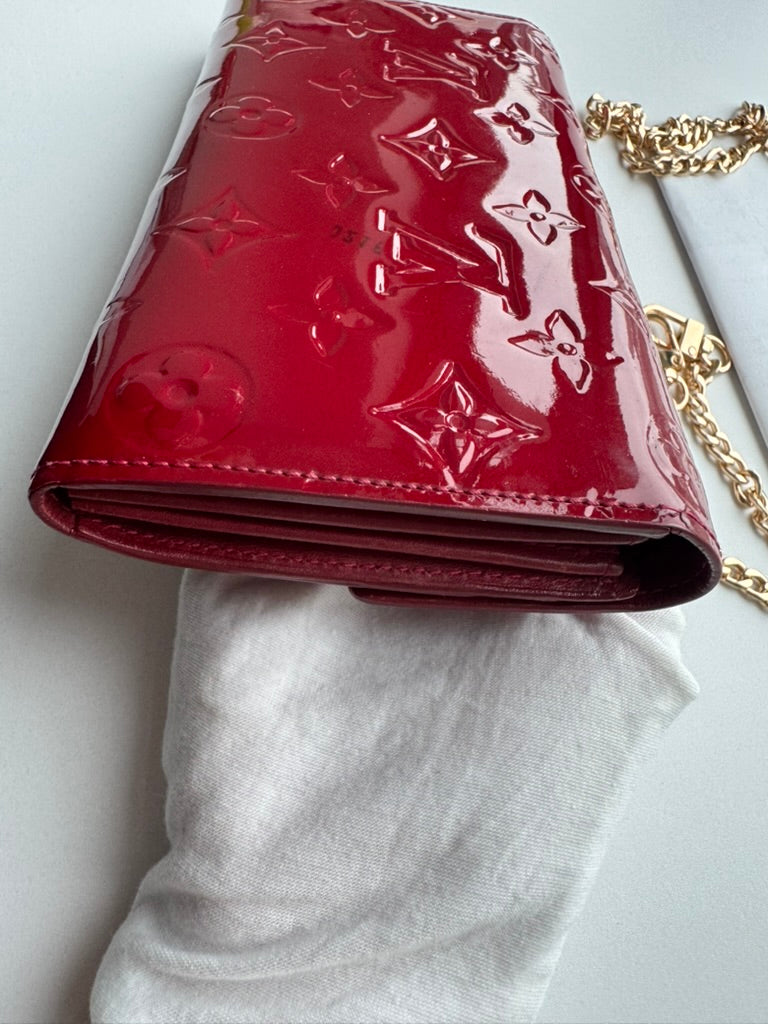 Louis Vuitton - Vernis red leather - Long wallet w/comp, chain