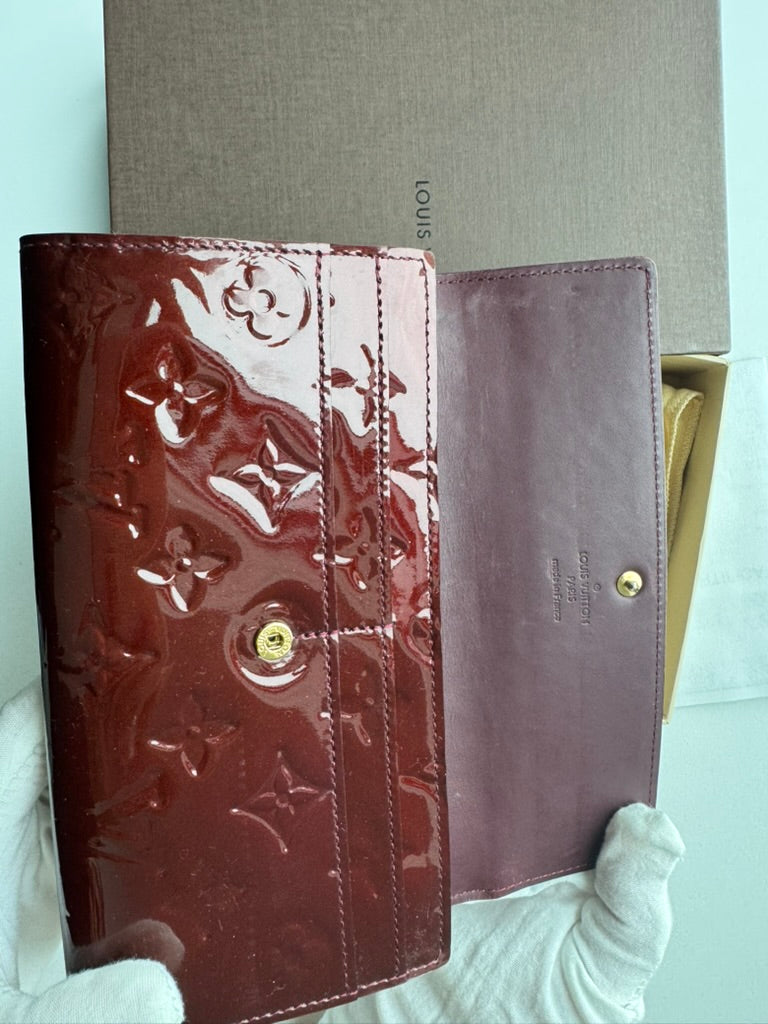 Louis Vuitton - SARA - Vernis Boungury Patent Leather - Long Wallet w/ comp, Chain. Full SET & COA
