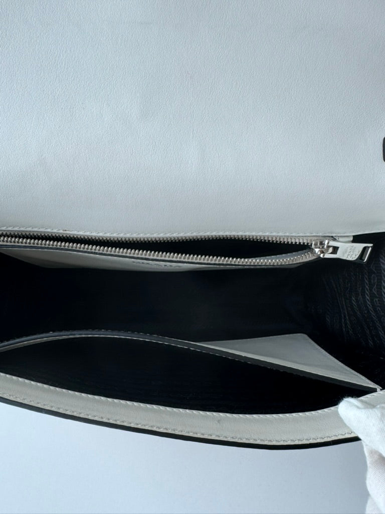 Prada - Elektra crossbody tissue with metal