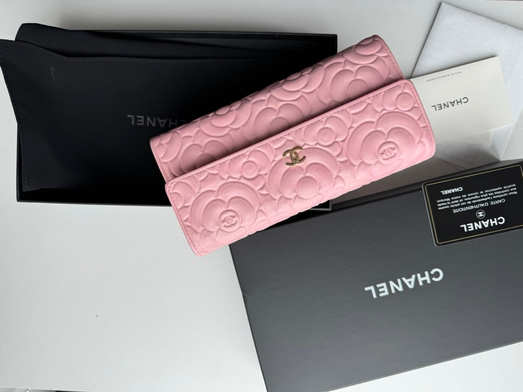 Chanel - Pink - soft leather - Long Wallet w/comp, chain, Full set. COA