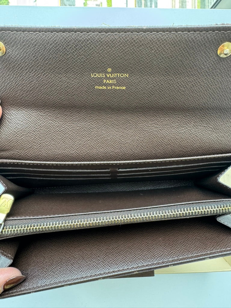 Louis Vuitton - Monogram nvas/Leather Long Wallet w/ comp, Chain. Box included.