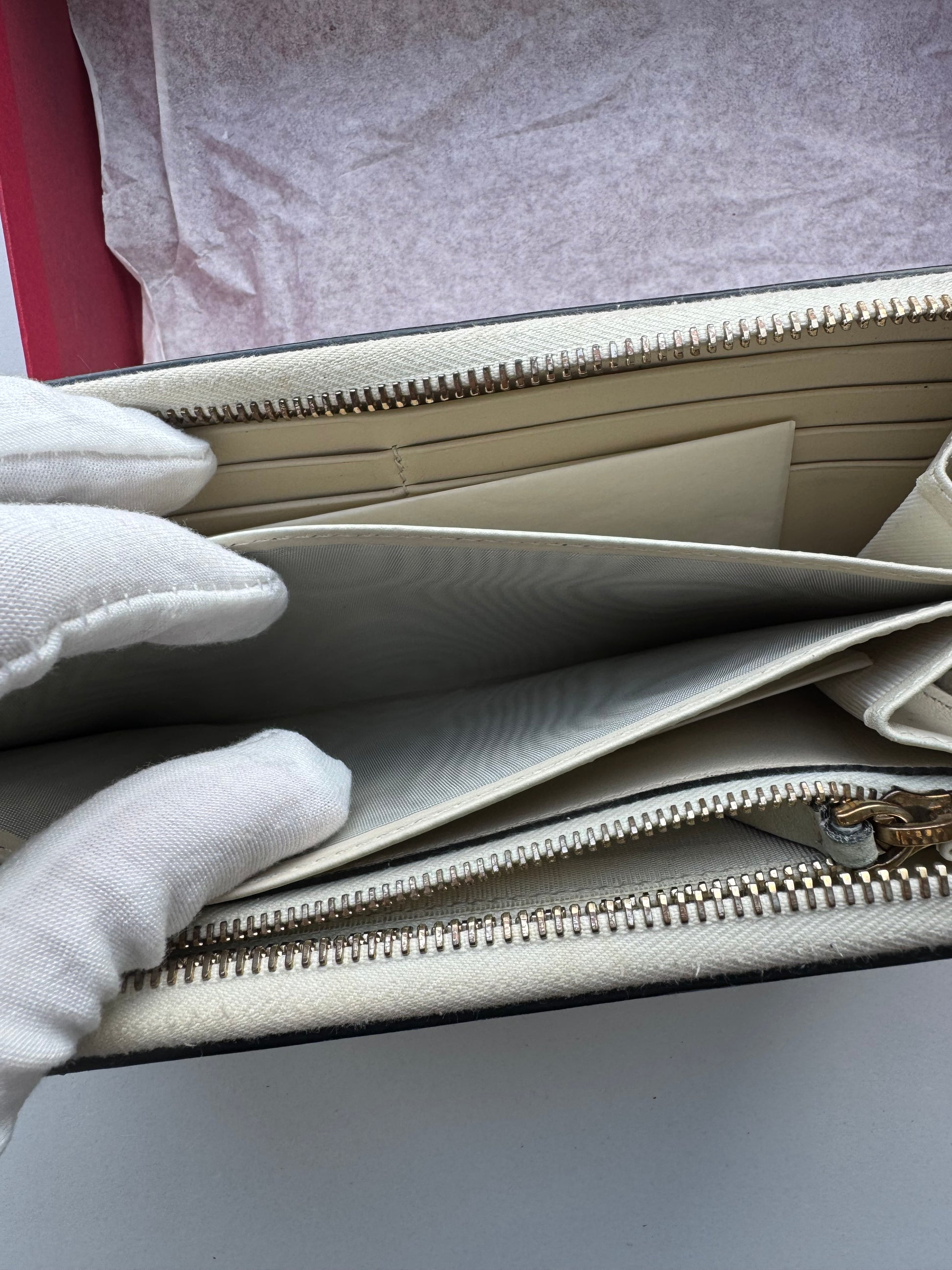 VALENTINO GARAVANI - White with tachas - zippy wallet - full set